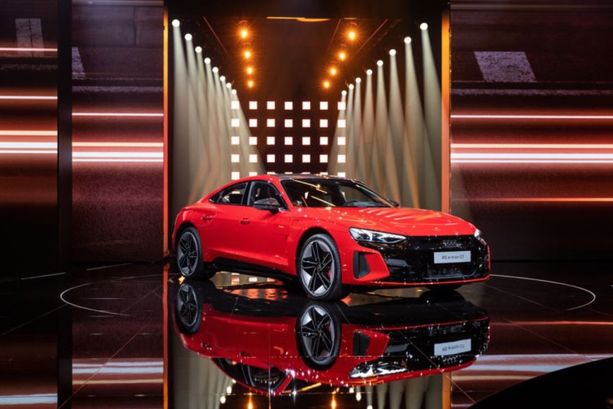 Dynamic and high-caliber: the online world premiere of the Audi e-tron GT